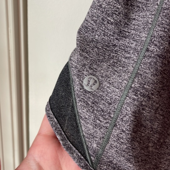 Lululemon Hotty Hot Shorts Low Rise 4 inch Size 6 Women's - Picture 3 of 4